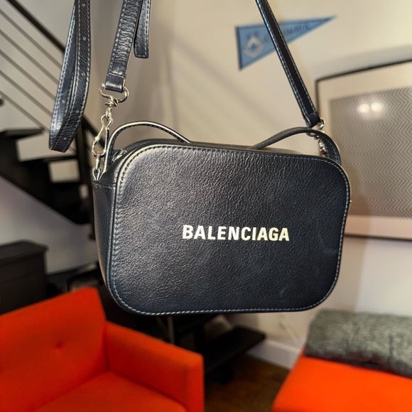 Authentic Balenciaga Small Everyday Camera Bag (Unisex) - Picture 1 of 5